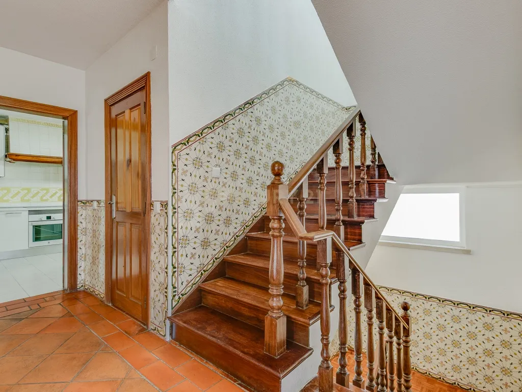 Moradia tradicional com 6 quartos, vista mar e piscina – Jardins da Parede - Image 33