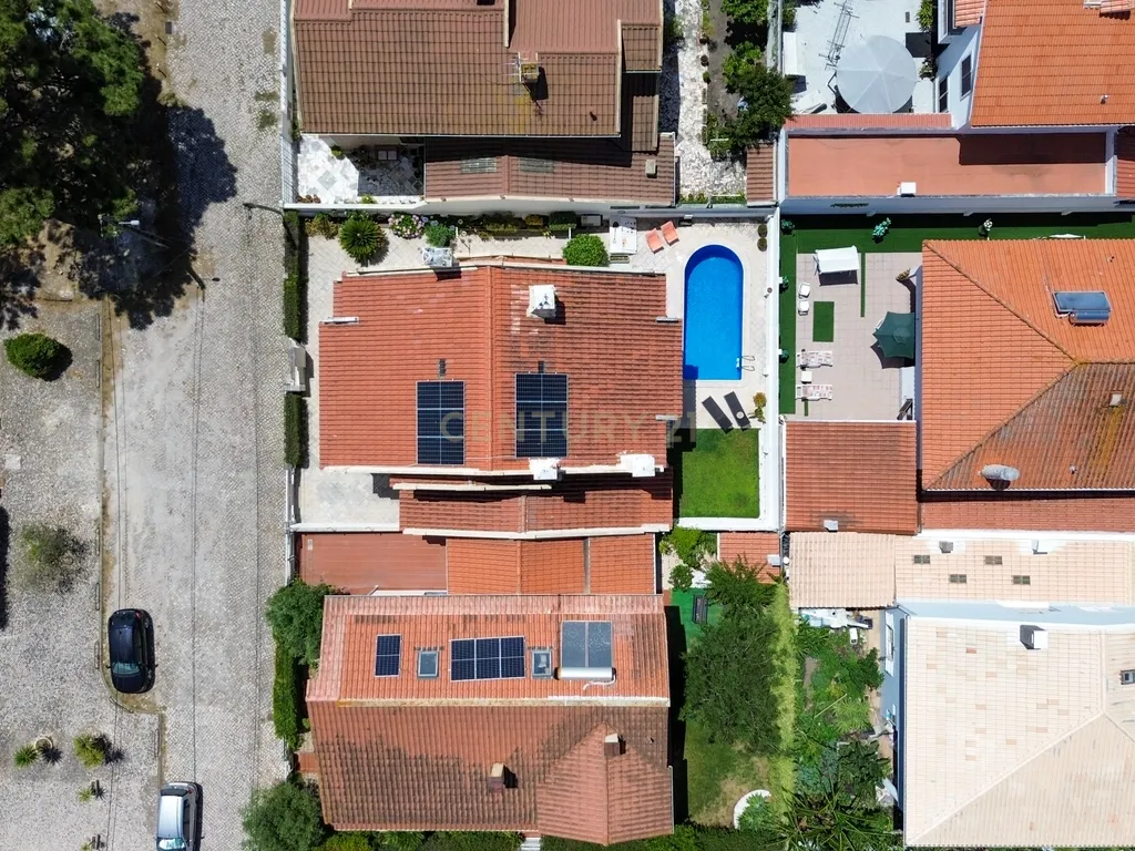 Moradia T5 com Piscina na Marisol - Almada - Image 40