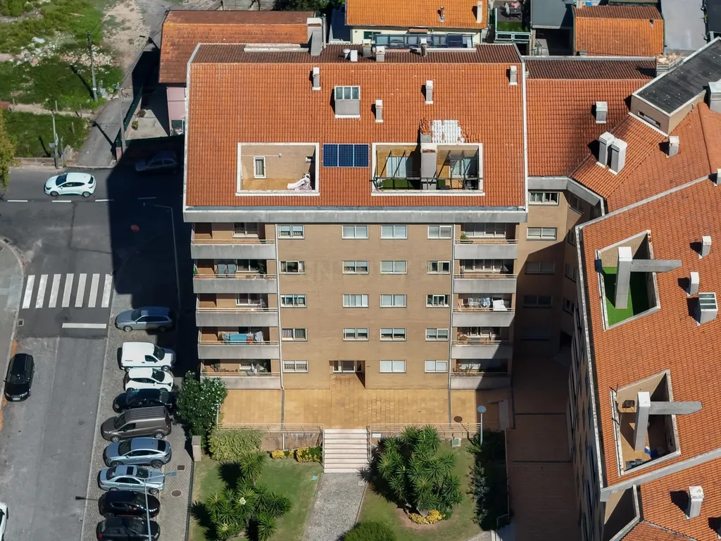 Apartamento T3 com Vista Panorâmica em Canidelo, Vila Nova de Gaia - Image 9