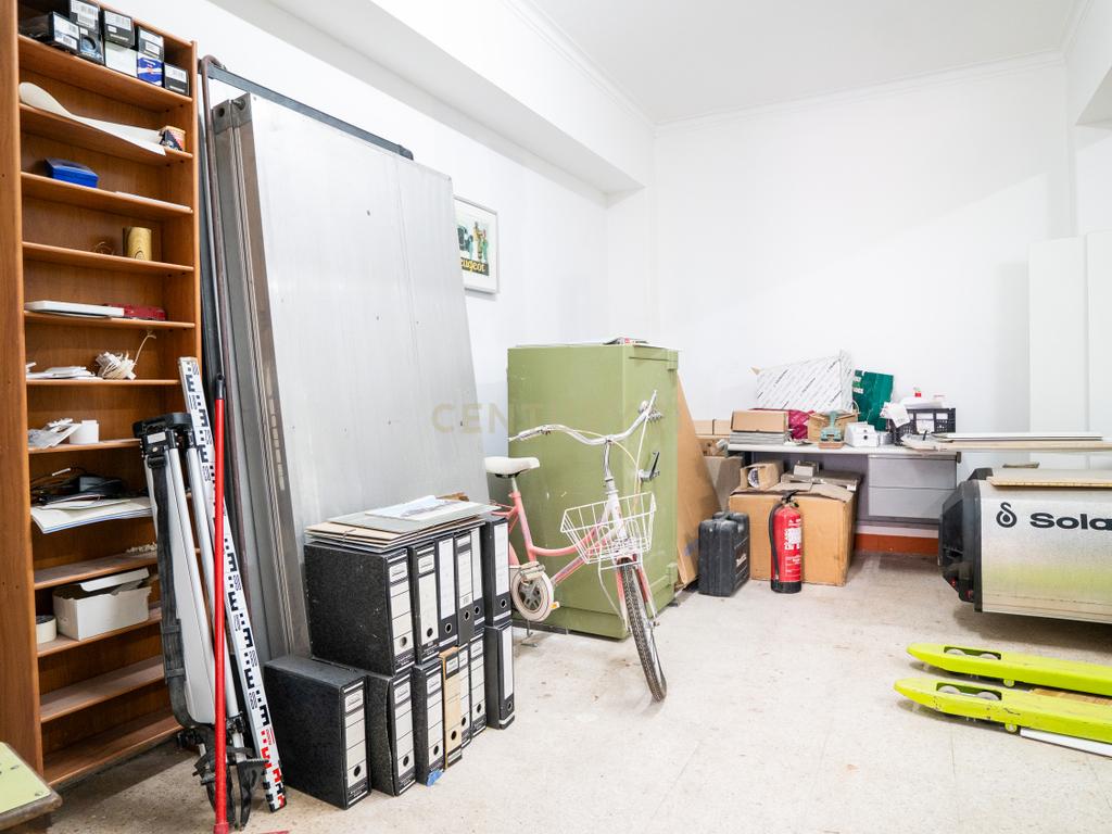 Escritório Mobilado para Arrendamento – Ramada, Odivelas | 92m² | 1.000€/mês - Image 26