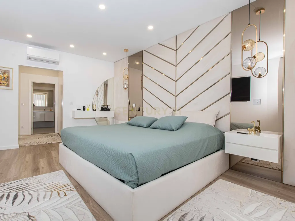 Apartamento Collection | T3 Premium Semi-Novo, Totalmente Mobilado, com Terraço Exclusivo e Box para 3 Viaturas - Image 18