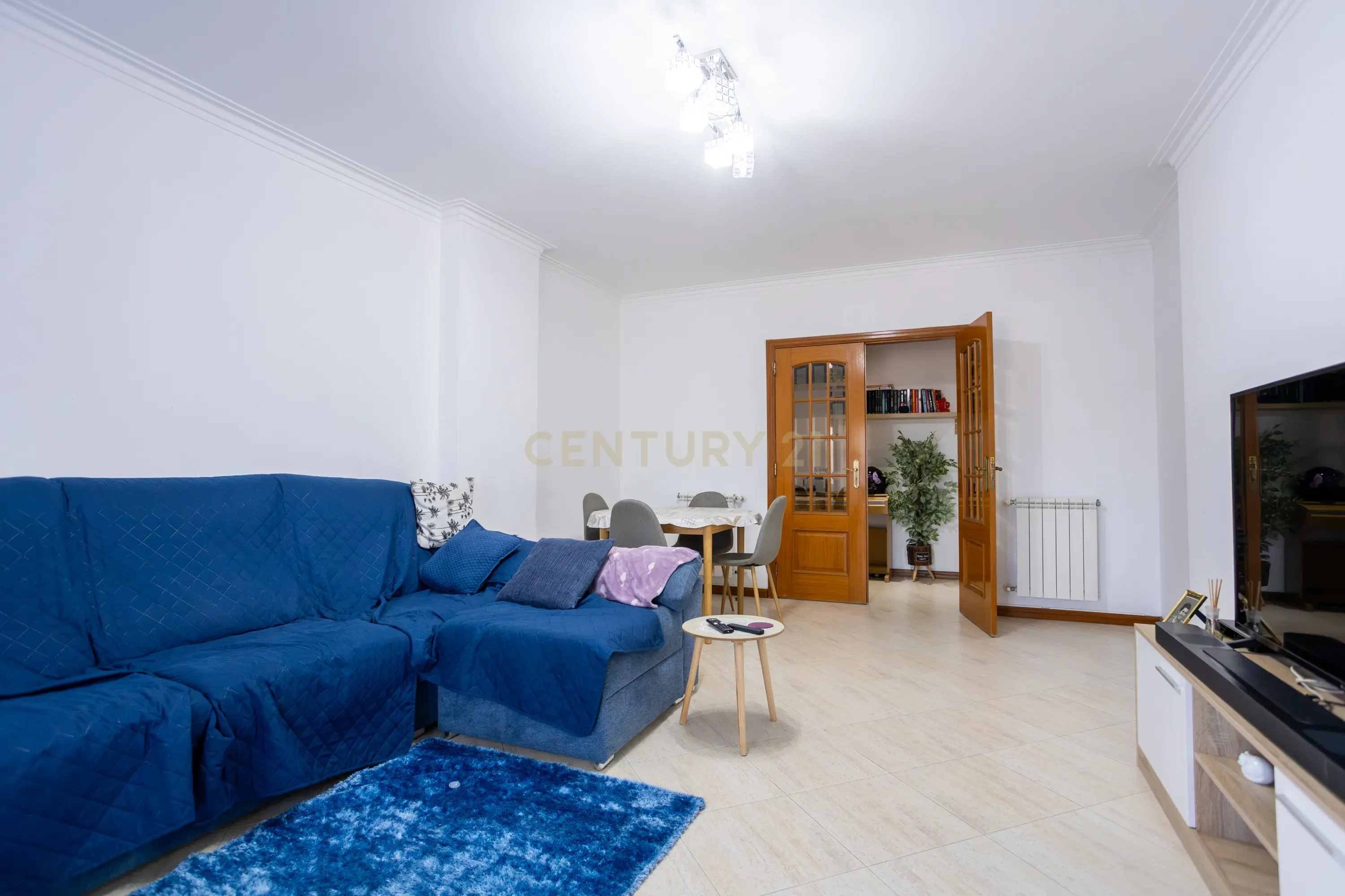 Fotografia 9 de T2 com 2 casas de banho e ampla varanda