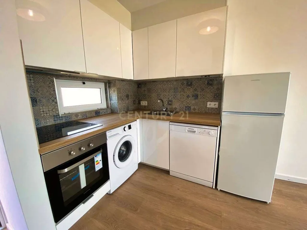 Apartamento T0 Totalmente Renovado - Image 2