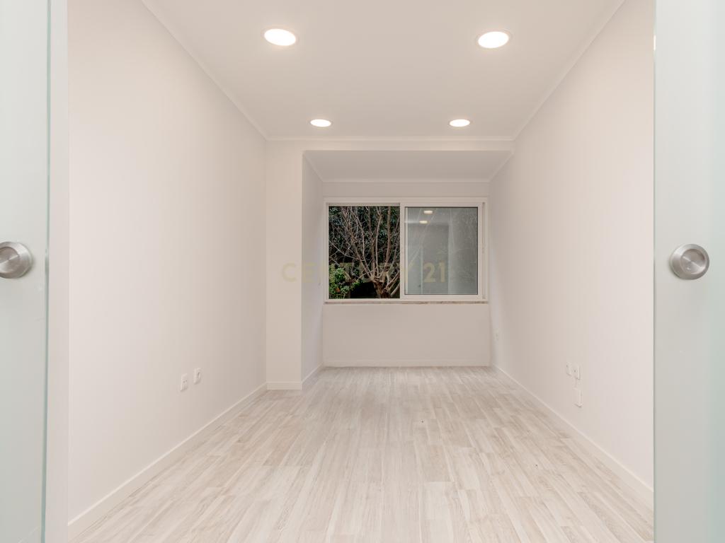 Apartamento Renovado T2 em São Vicente, Lisboa - Image 4