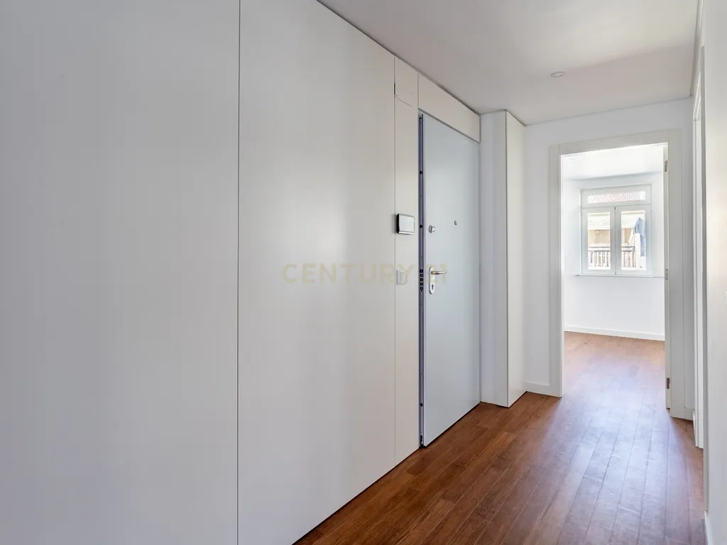 Apartamento T2 novo com varanda Rua Palmira Lisboa - Image 9