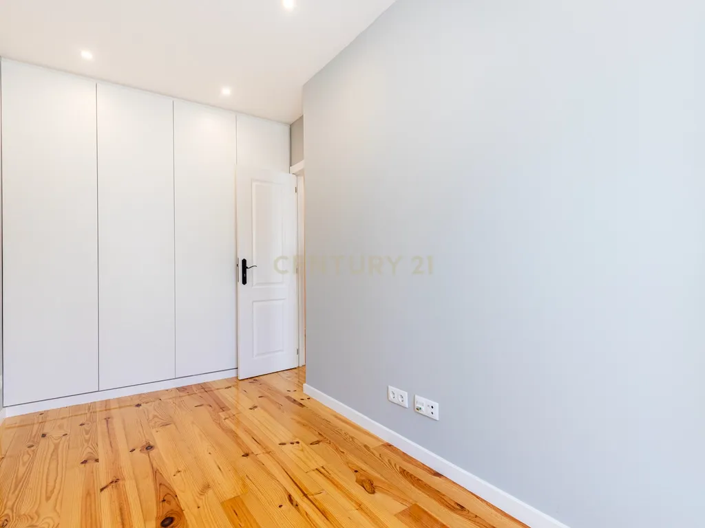 Excelente apartamento T3 Duplex, totalmente renovado, na Rua Angelina Vidal nº 32 – pronto a habitar! - Image 10