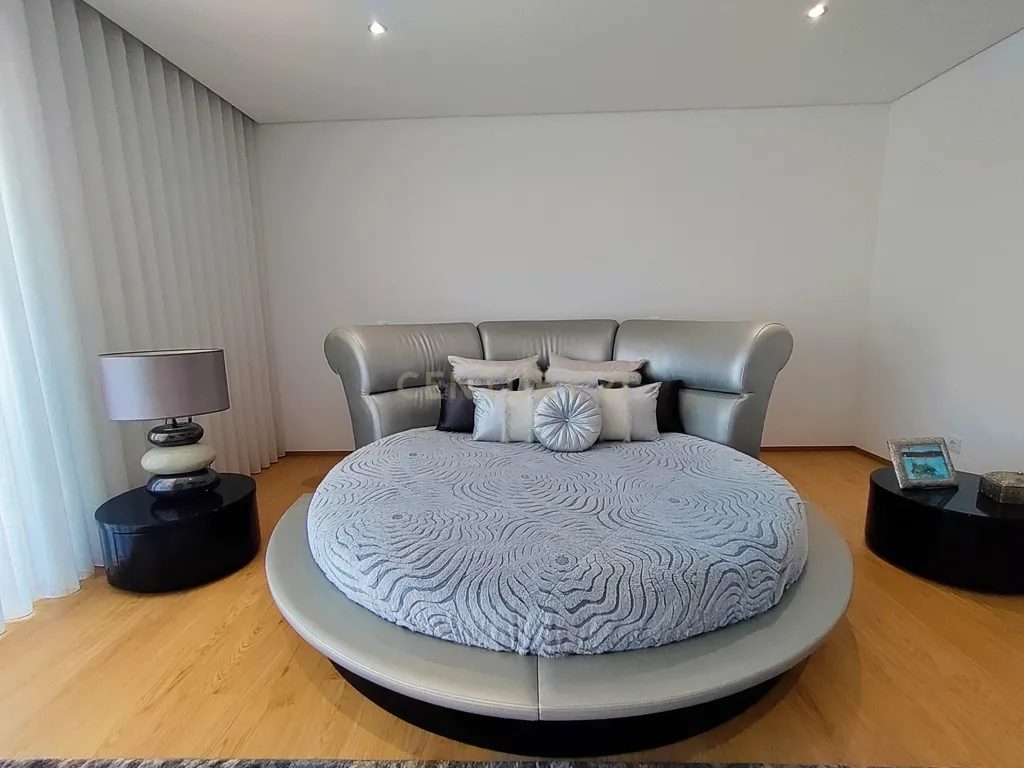 Moradia T4 Moderna com Piscina e Jardim – Touguinha - Image 25