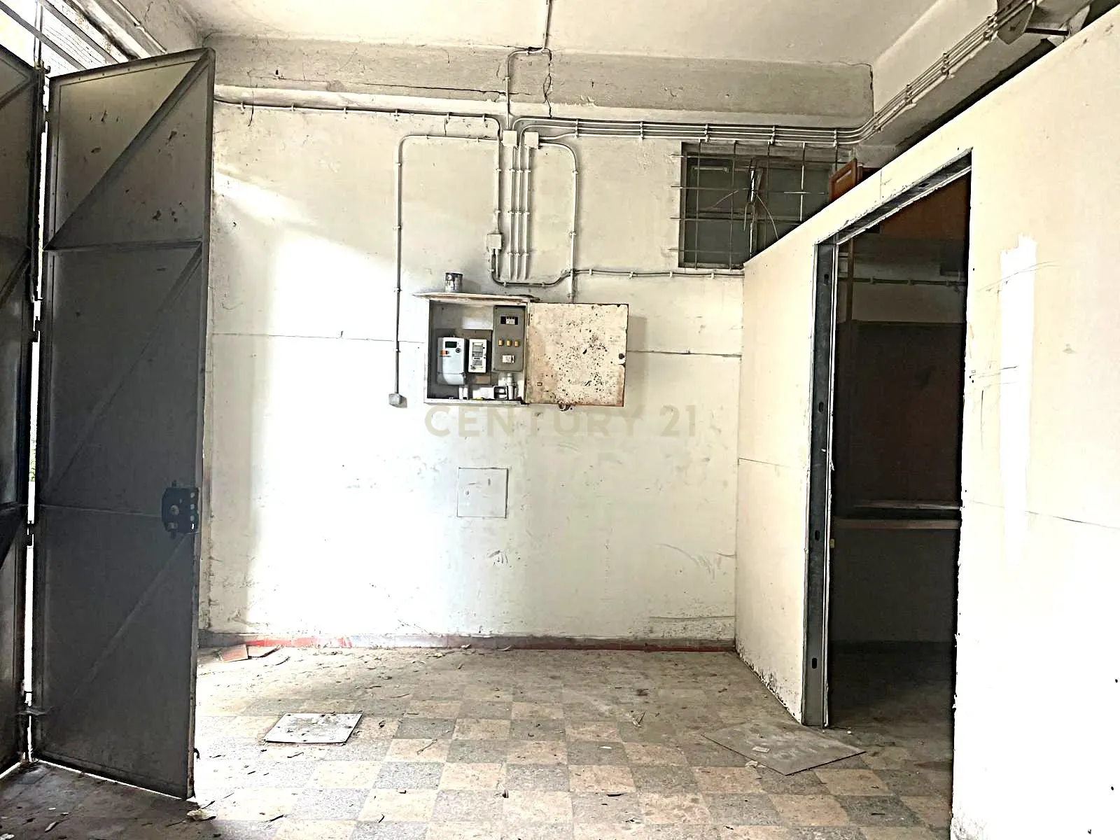 Fotografia 3 de ATENÇÃO INVESTIDORES! Armazém em Monte Abraão, Sintra muito bem localizado junto à Estação CF