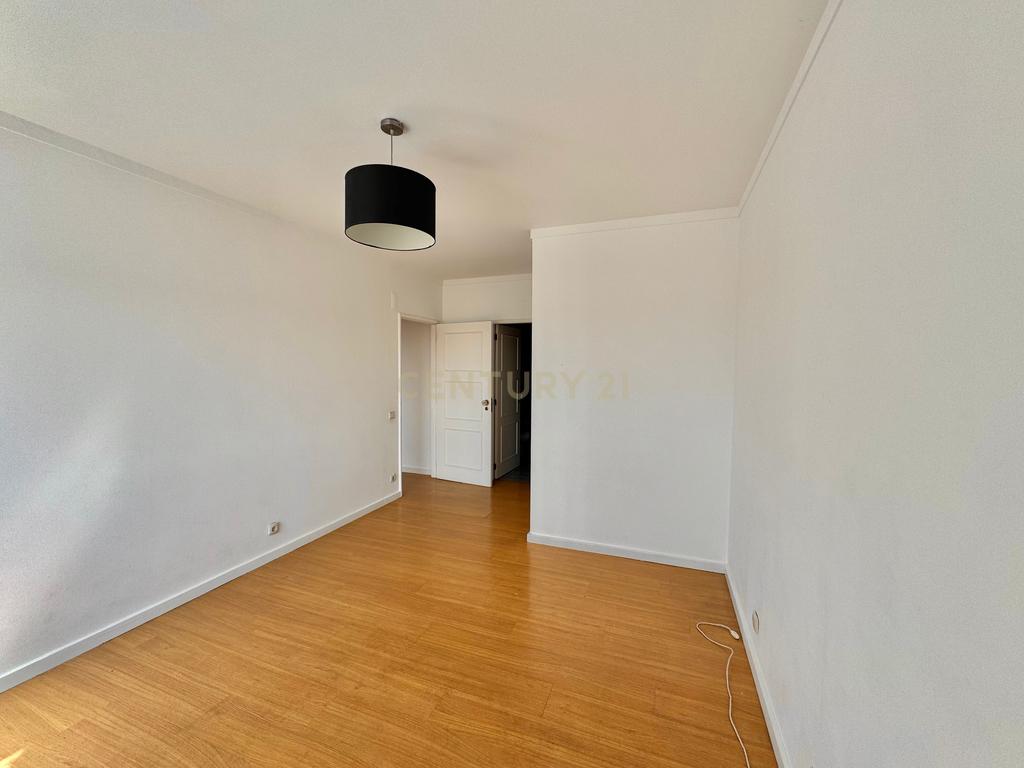 Apartamento T4 no centro de Santo Tirso - Image 5