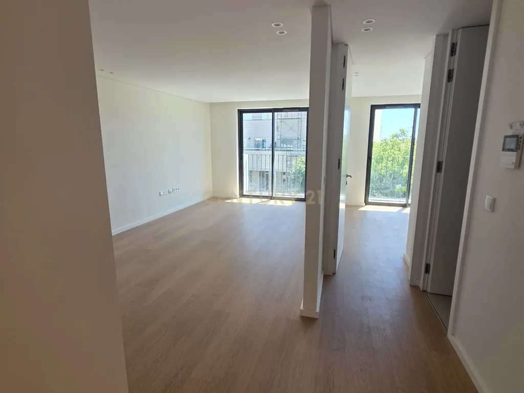 Moderno T2 Novo em Vila Nova de Gaia com Vista para a Cidade - Image 10