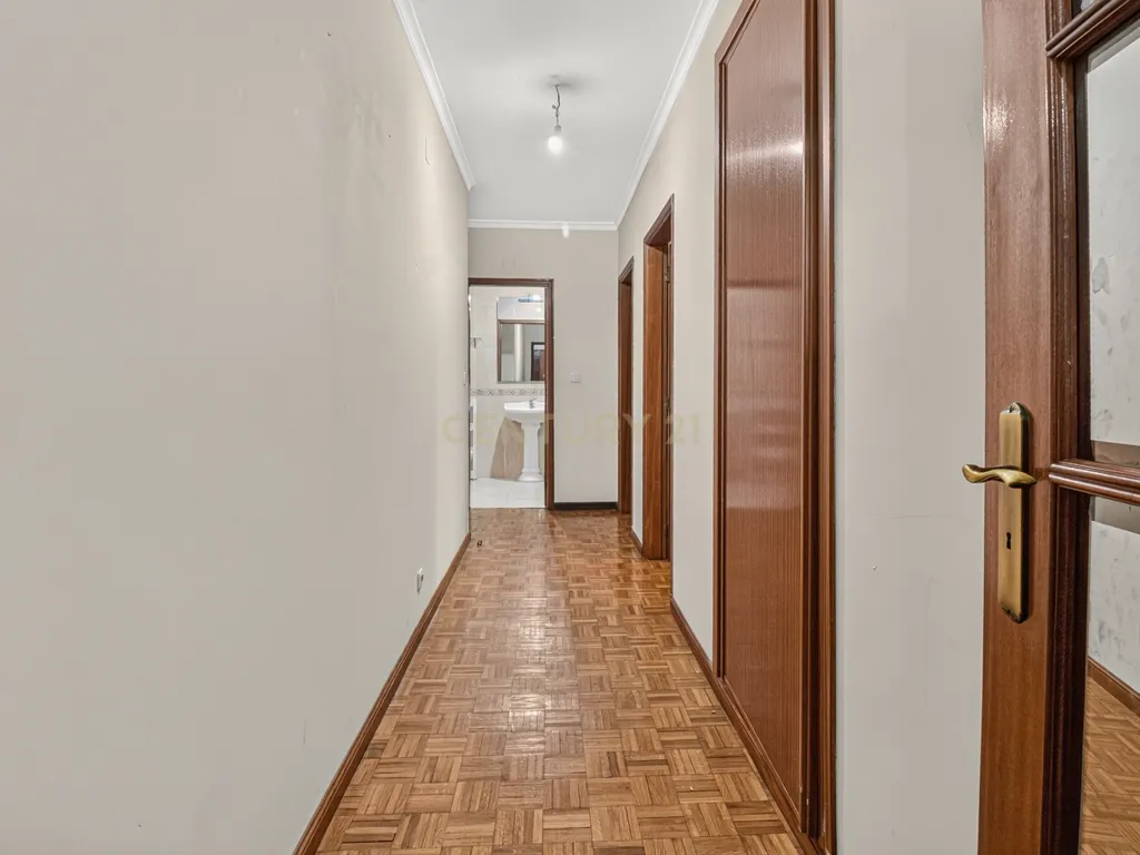 Apartamento T3 com Garagem Fechada, excelente localização!! - Bragança - Image 7