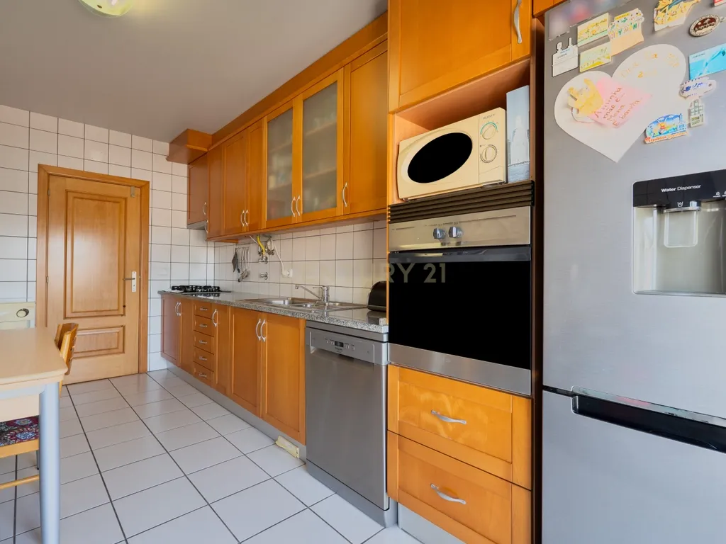 Excelente T3 em Lagoa | Localização Privilegiada perto de Tudo - Image 29