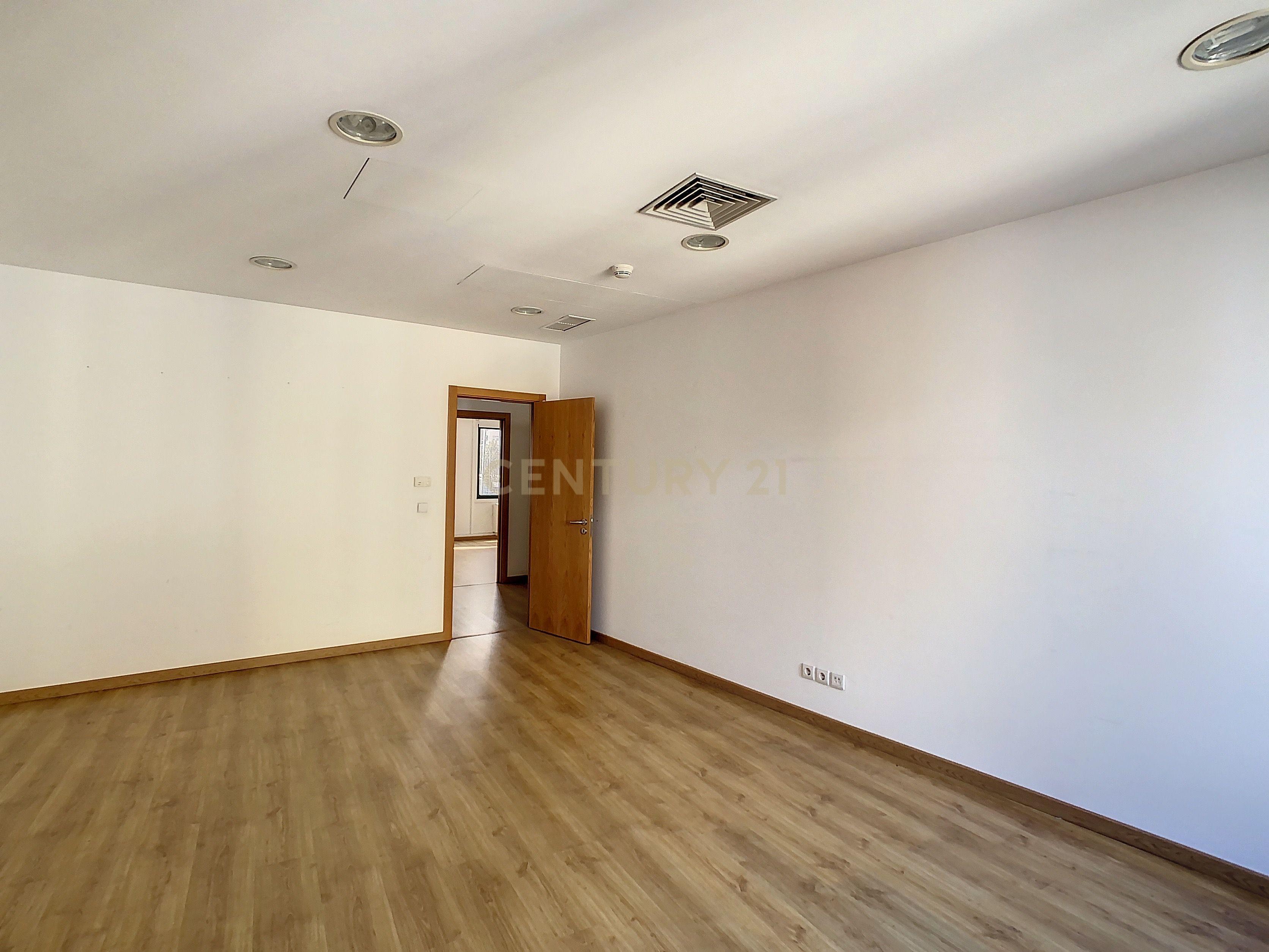 Fotografia 6 de Escritório com 55 m2 na Av. Columbano Bordalo Pinheiro, Lisboa