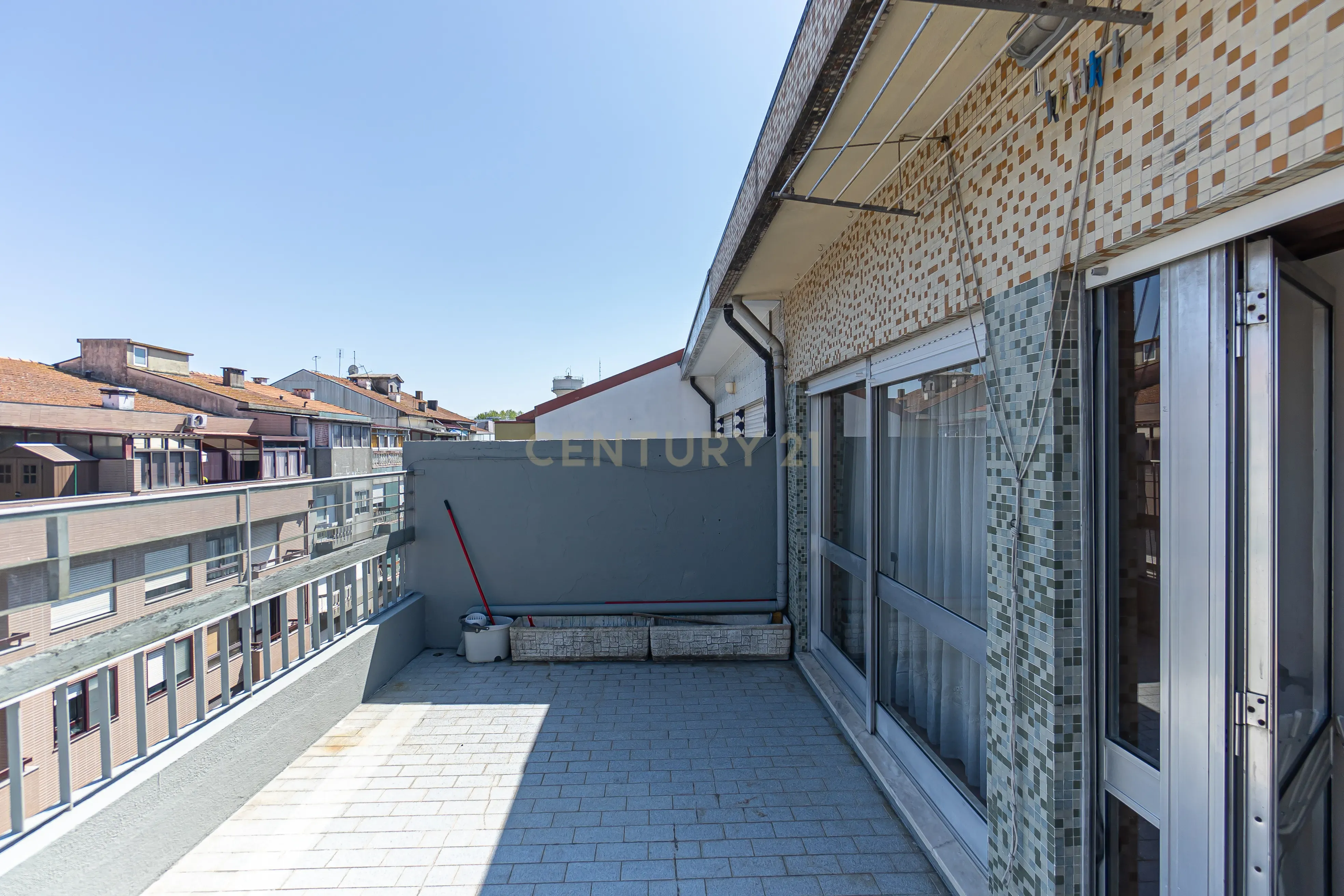Fotografia 10 de Apartamento T2+1 com Terraço na Prestigiada Rua da Alegria