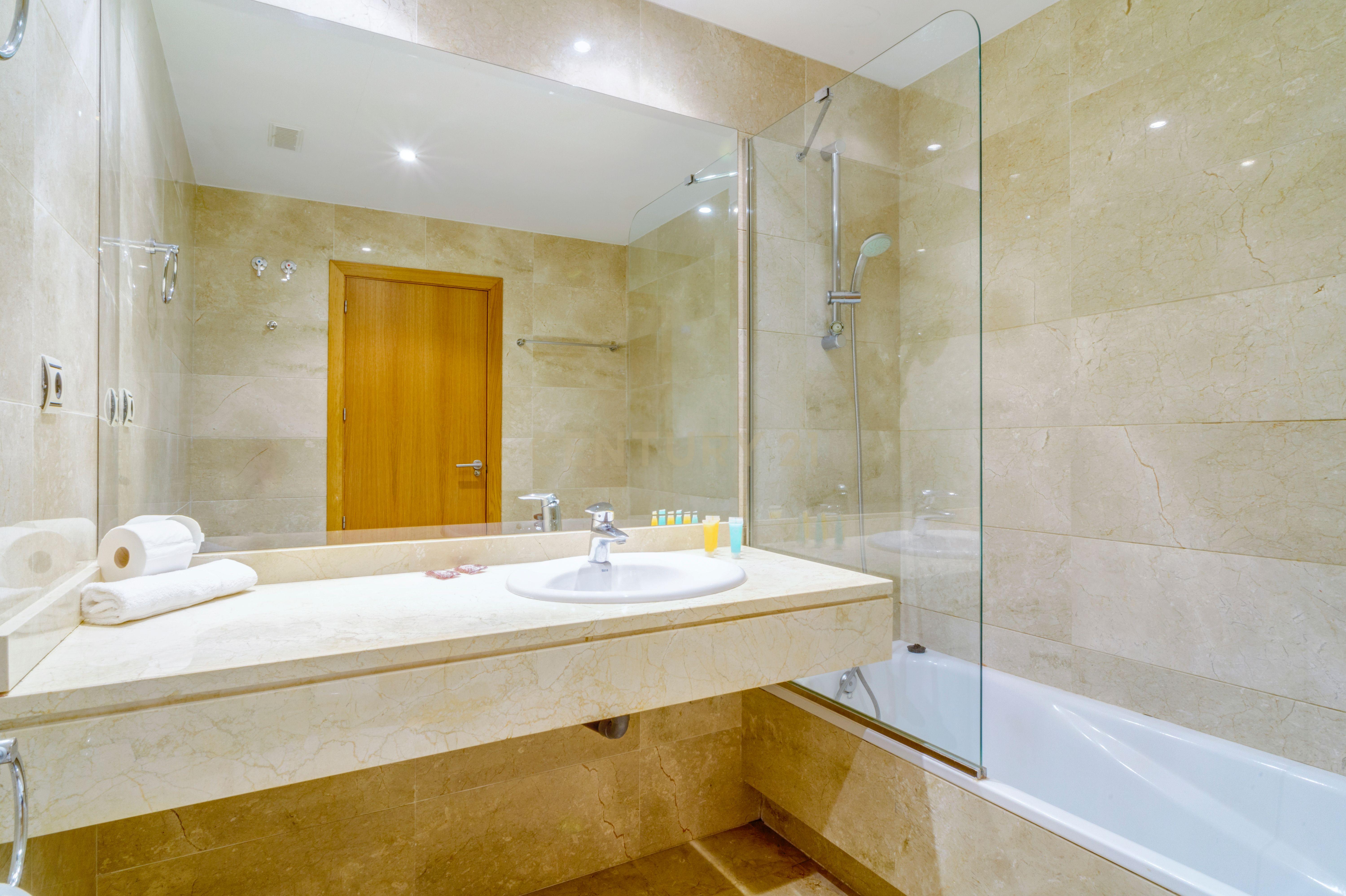 Luxuosa Moradia T3 com Vista Panorâmica em Málaga - Image 13