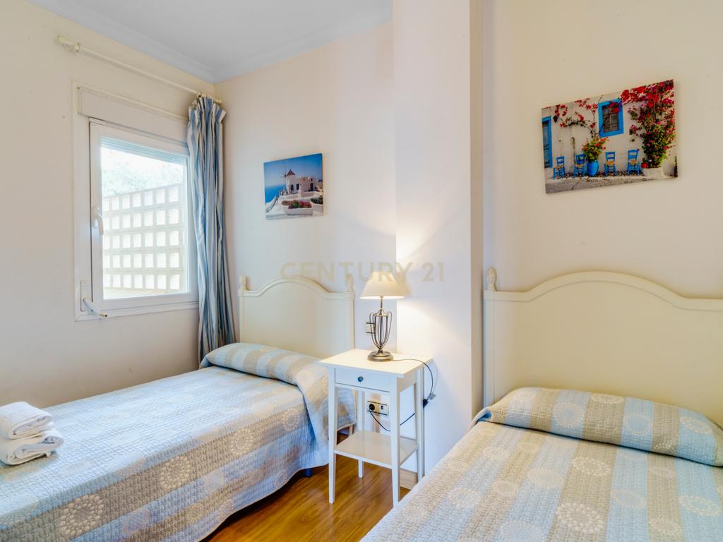 Luxuosa Moradia T3 com Vista Panorâmica em Málaga - Image 15