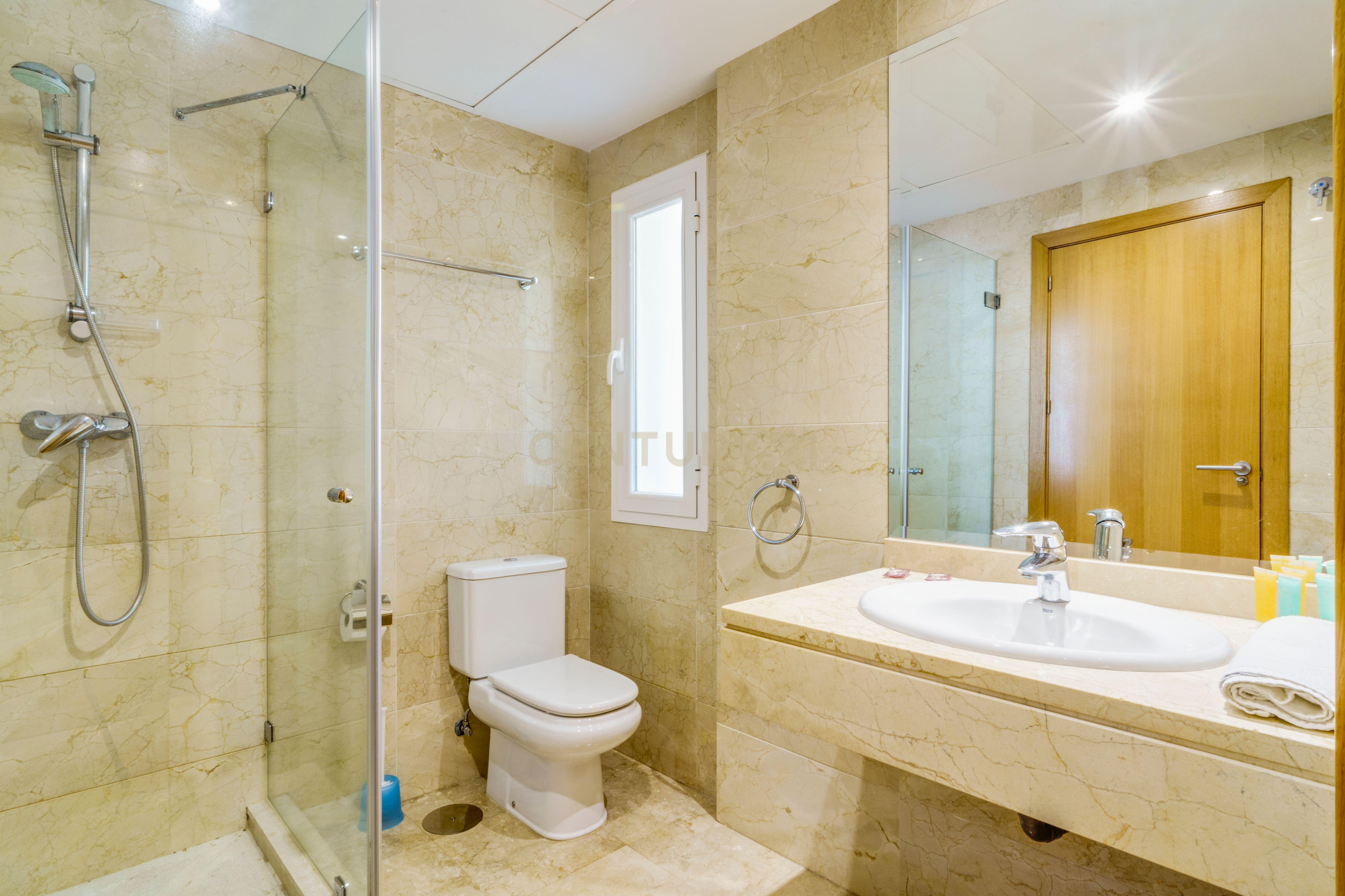 Luxuosa Moradia T3 com Vista Panorâmica em Málaga - Image 17