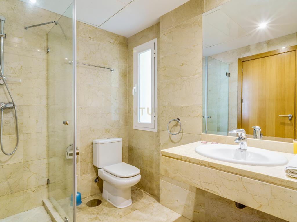 Luxuosa Moradia T3 com Vista Panorâmica em Málaga - Image 17