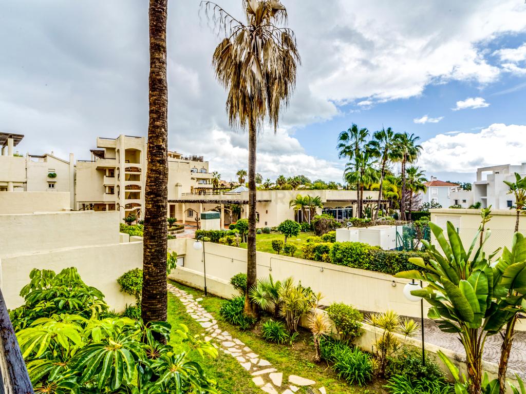 Luxuosa Moradia T3 com Vista Panorâmica em Málaga - Image 22