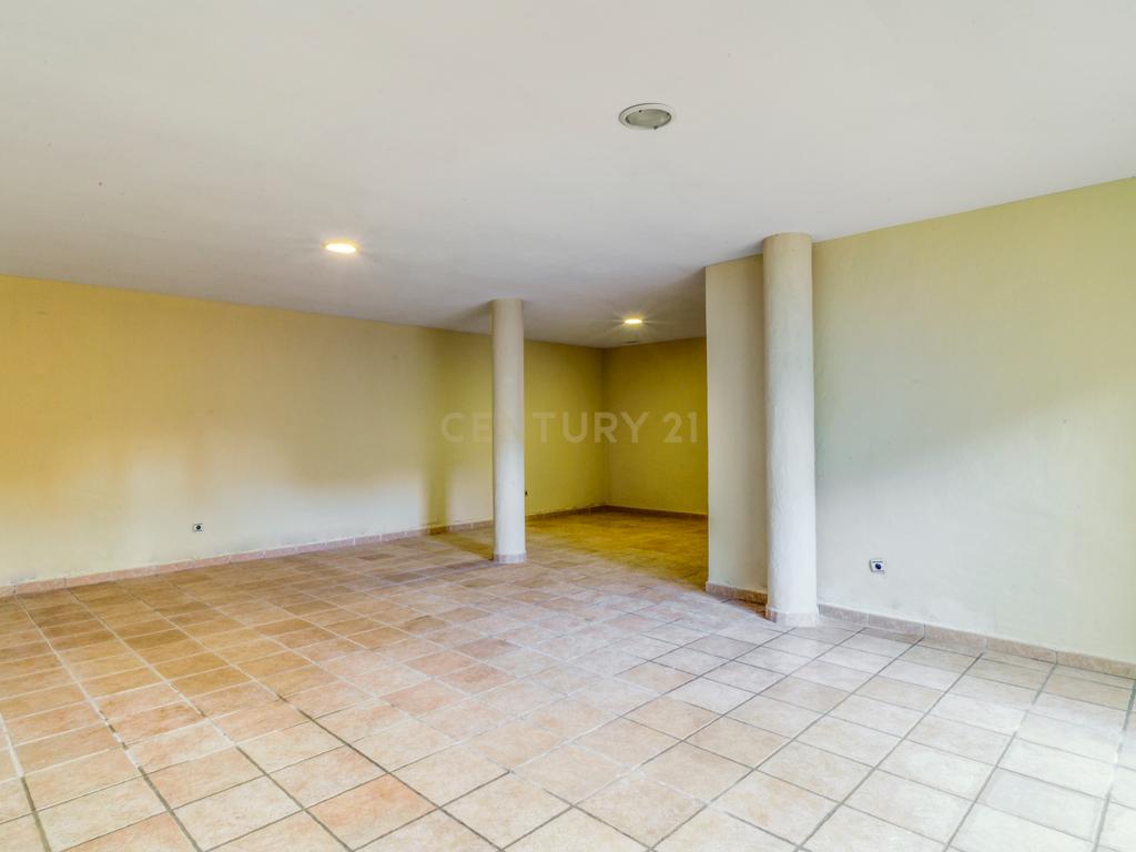 Luxuosa Moradia T3 com Vista Panorâmica em Málaga - Image 18