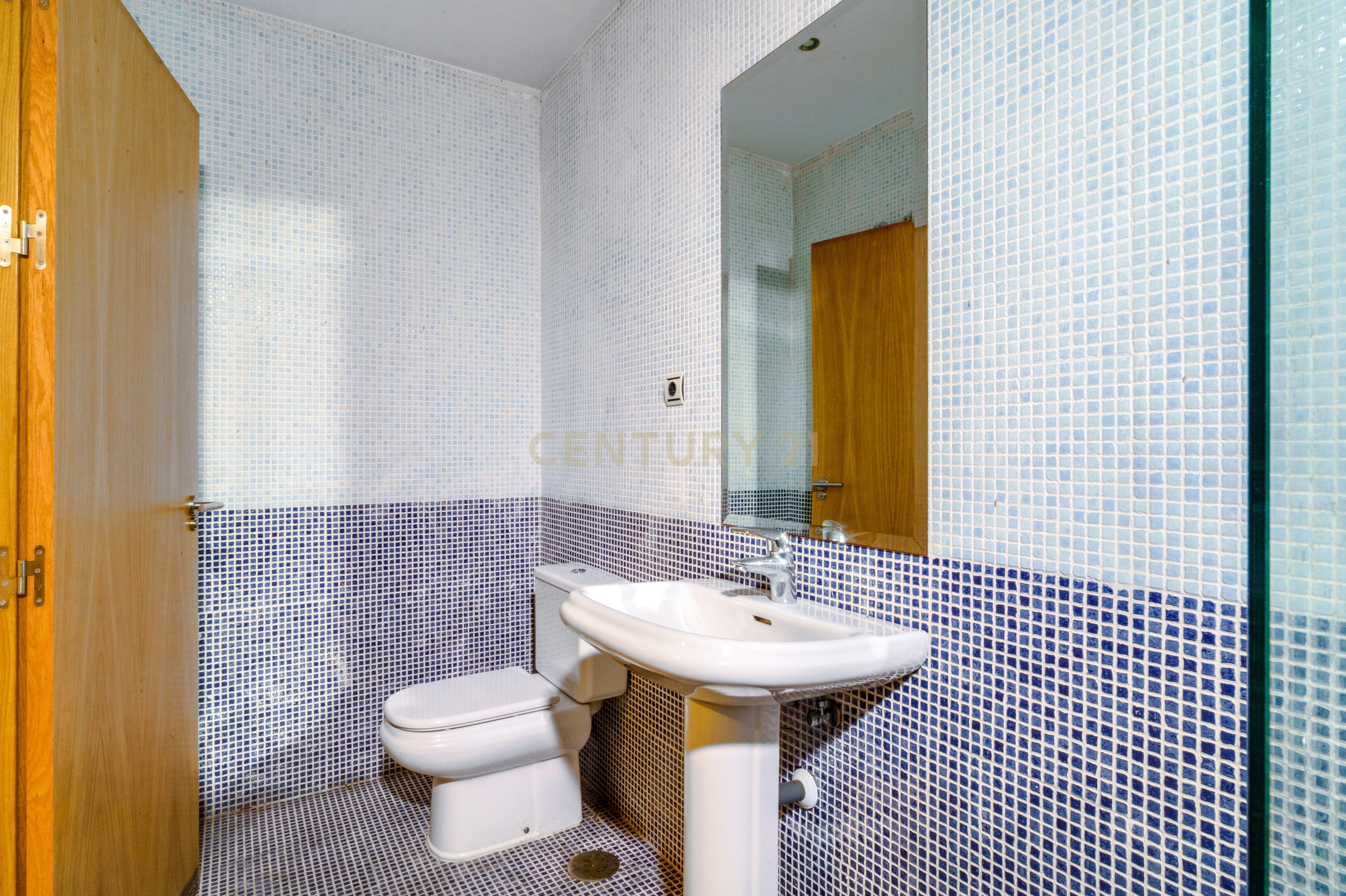 Luxuosa Moradia T3 com Vista Panorâmica em Málaga - Image 19