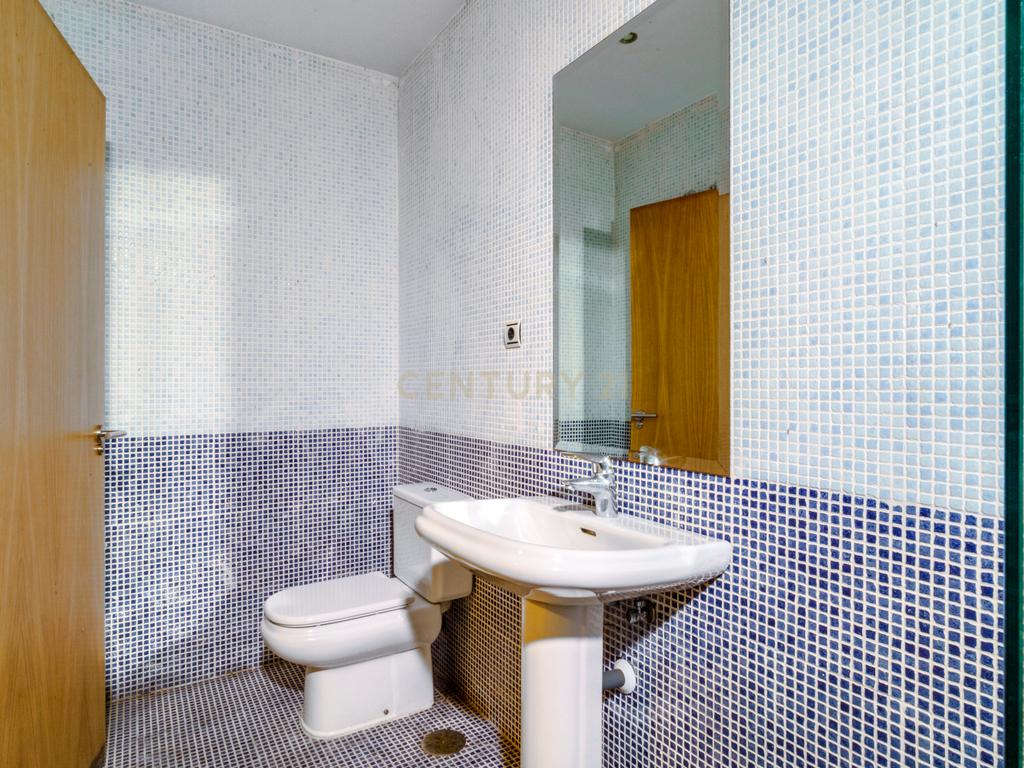 Luxuosa Moradia T3 com Vista Panorâmica em Málaga - Image 19