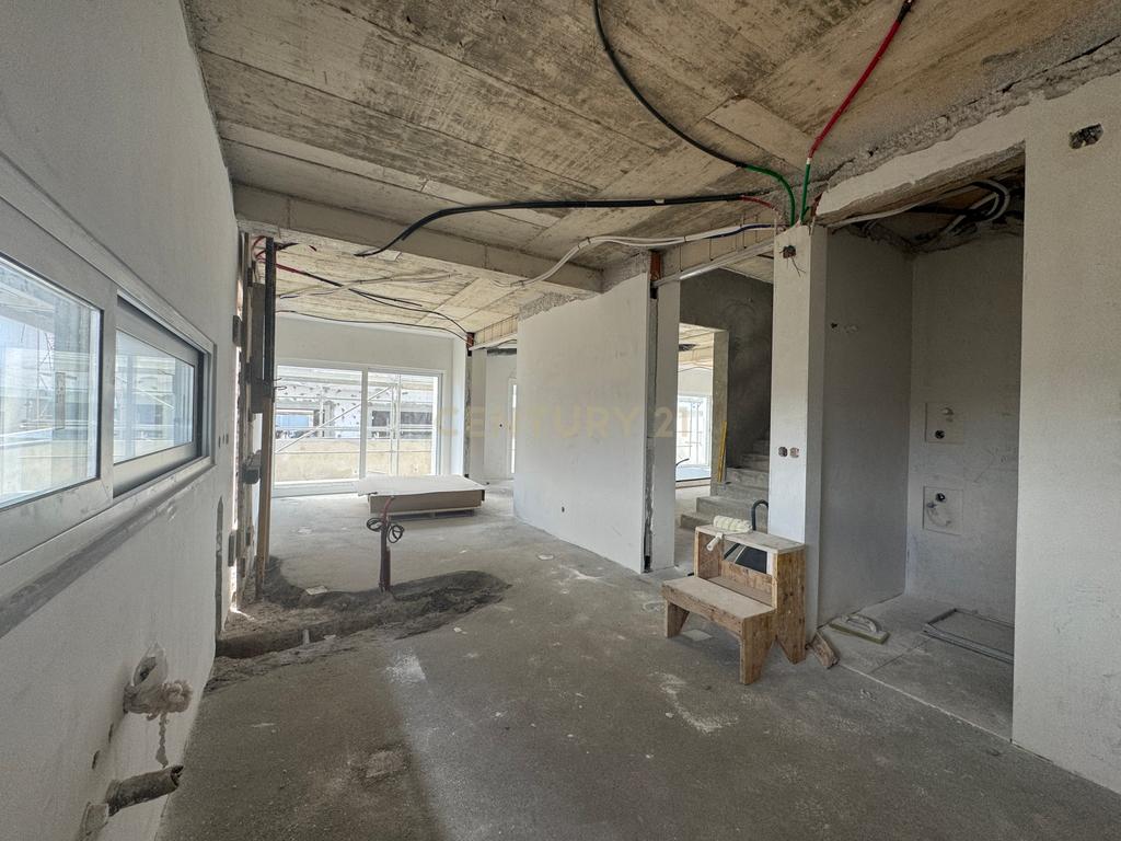 Moradia T4 contemporânea NOVA com 3 pisos em Trajouce, São Domingos de Rana, Cascais - Image 6