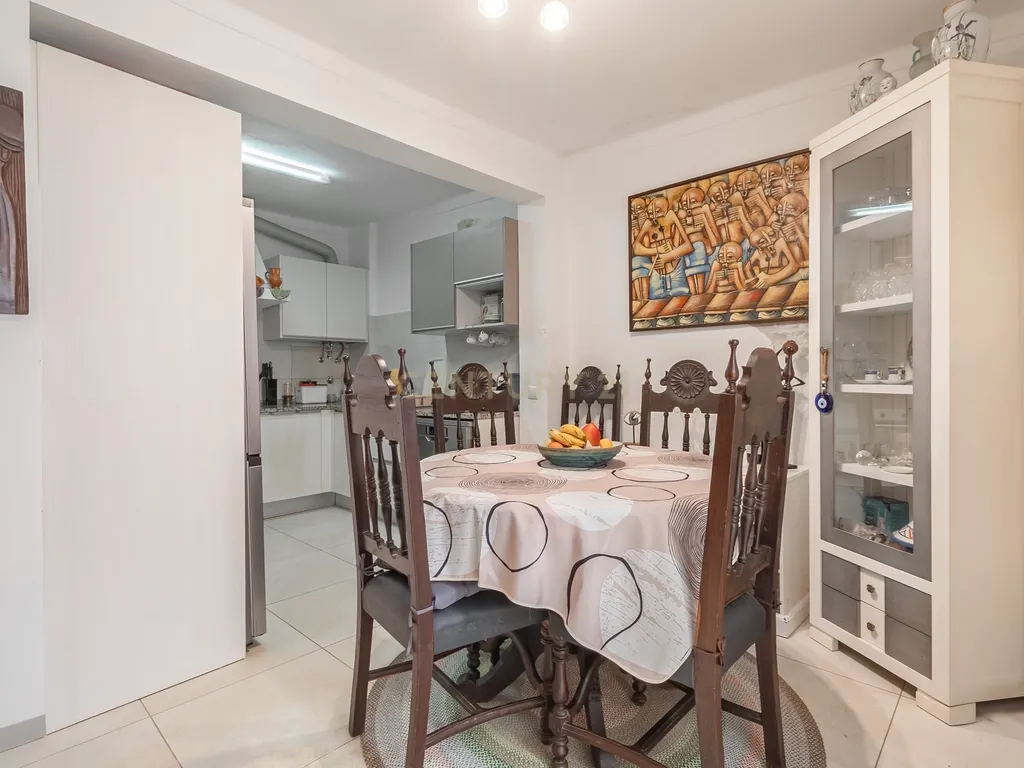 Casa T2 em Faro, Lagos - Localização Privilegiada e Conforto - Image 10