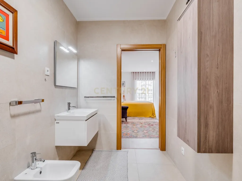 Apartamento T2+1 novo, design moderno, central, a 250metros da Praia de Armação de Pêra - Image 19