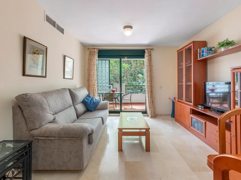 APARTAMENTO EM ESTEPONA: CONFORTO E LOCALIZAÇÃO PRIVILEGIADA - Image 13
