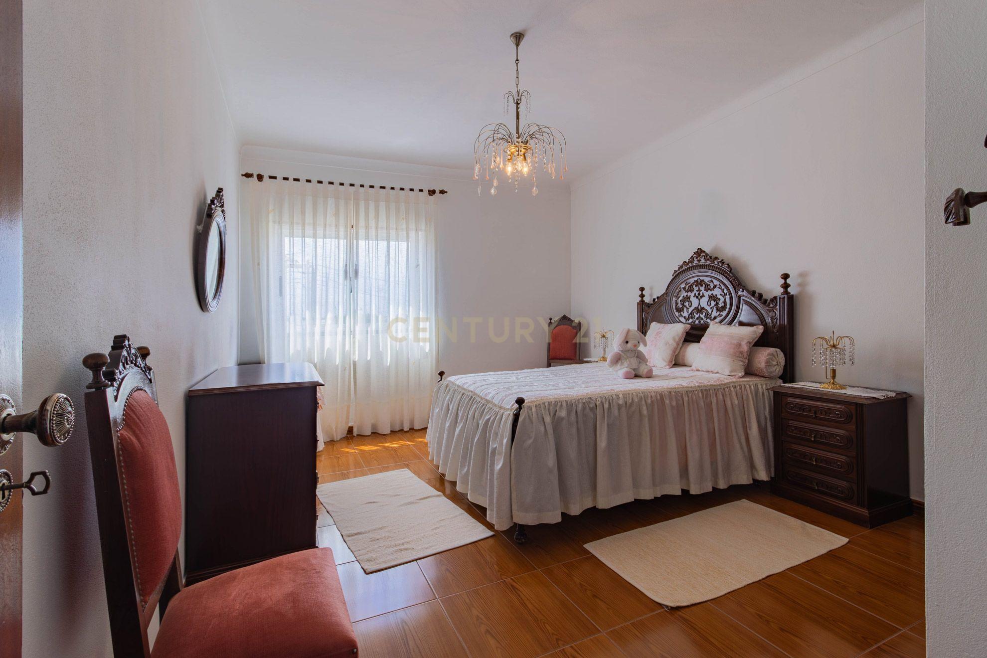 Fotografia 11 de Apartamento T3 Rés do Chão com Garagem, Logradouro e Terreno – Marinha Grande