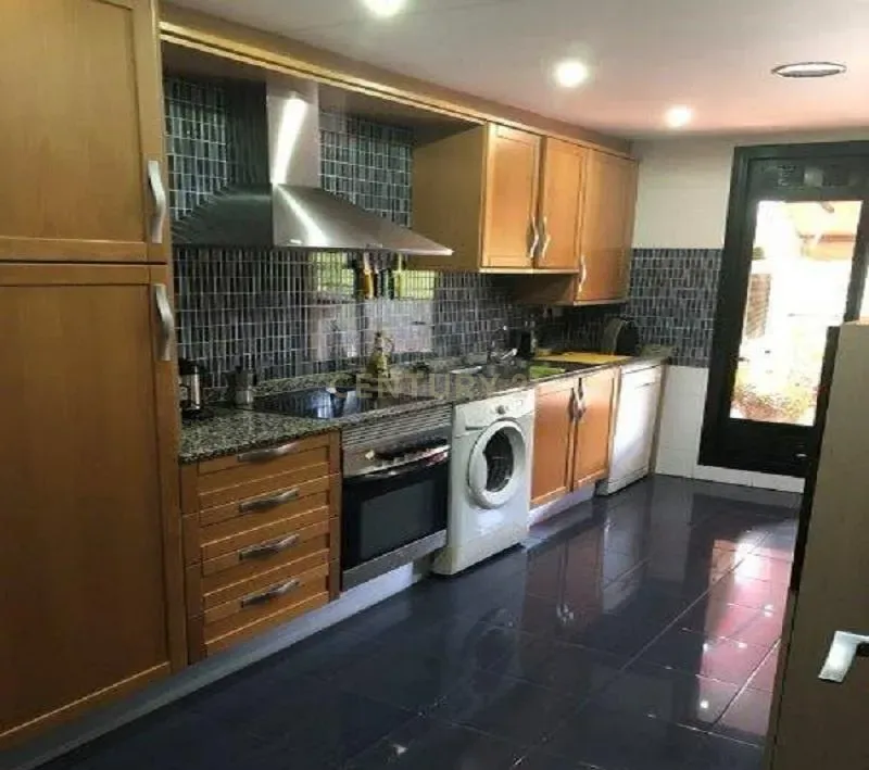 Apartamento de 3 quartos em Valência com comodidades de luxo - Image 4