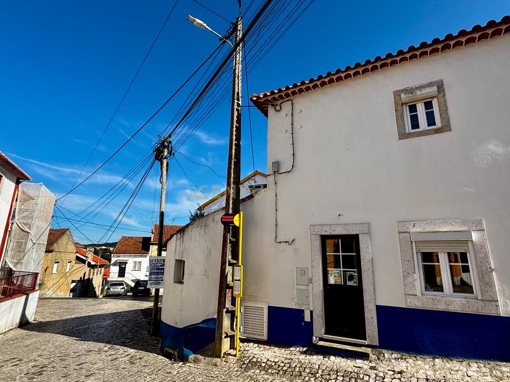 Moradia com T1+T2 Arrendados: Oportunidade no Gradil - Image 5