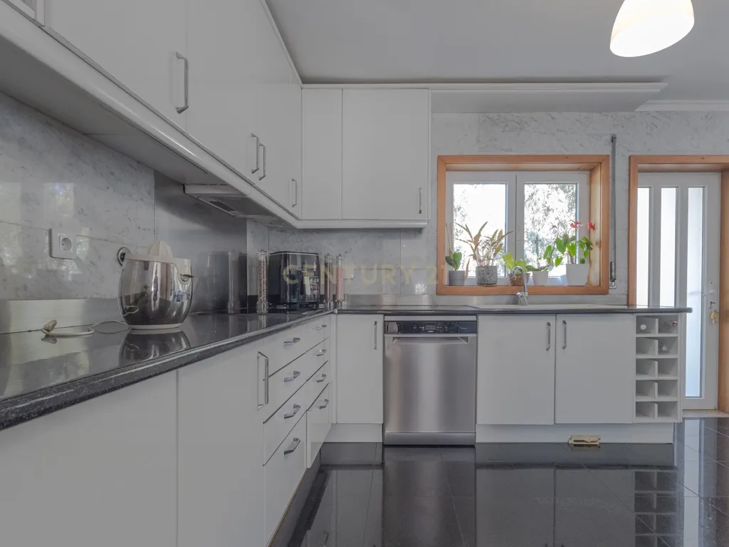 Moradia T3 de Excelência na Maia| 398 m² | 3 Suítes | Garagem para várias Viaturas - Image 30
