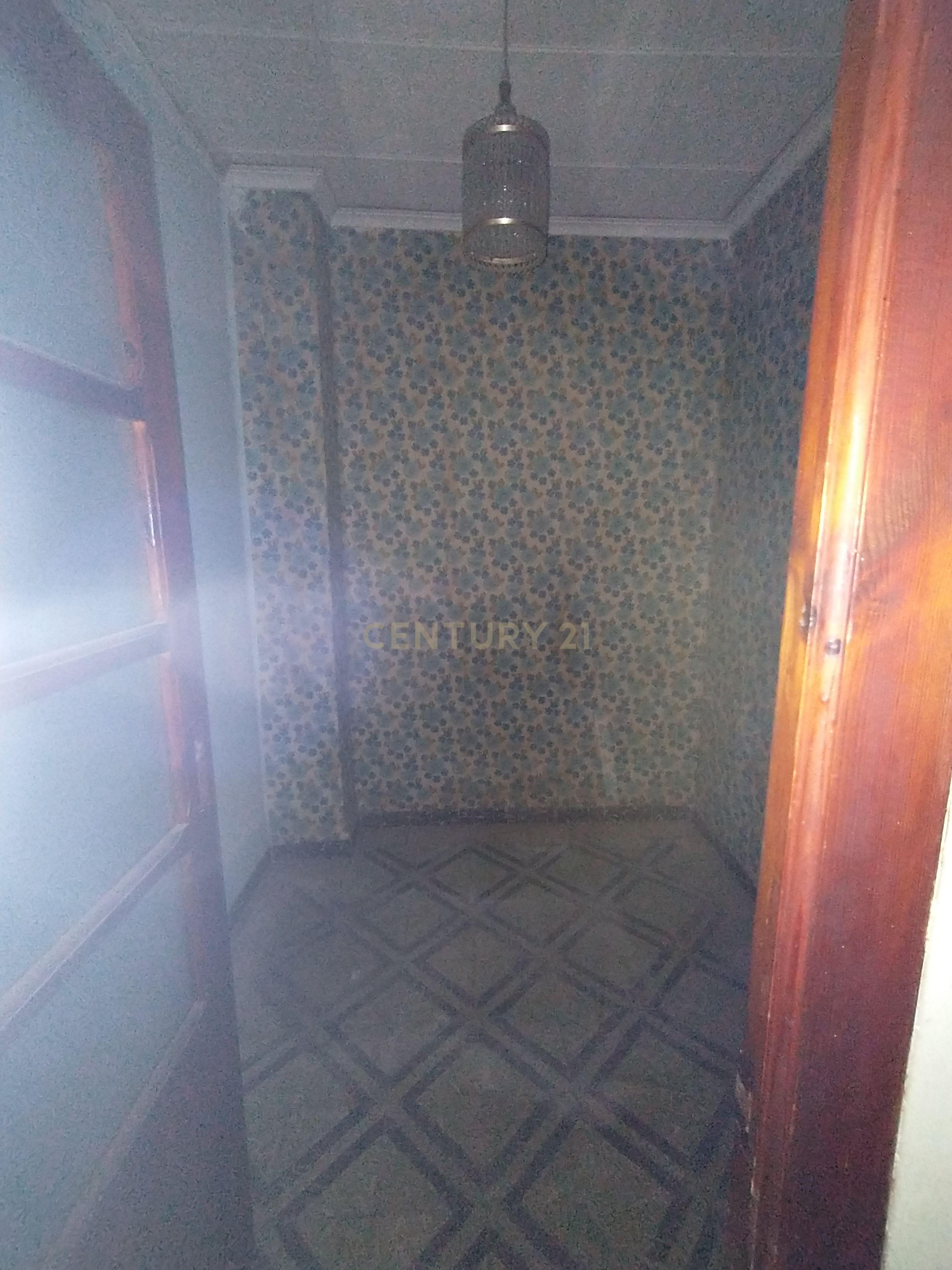 Moradia original para renovar em Benetússer – Localização privilegiada e sem risco de inundação! - Image 11