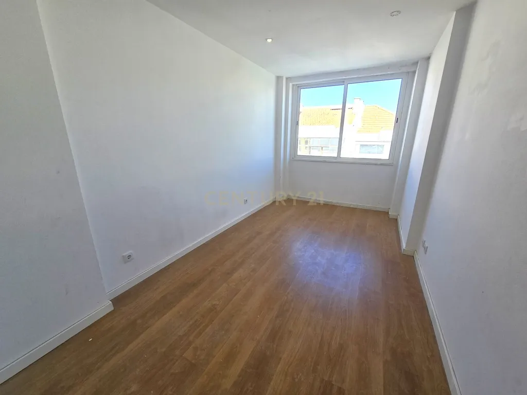 Apartamento T1 transformado em T2 no Feijó - Image 6