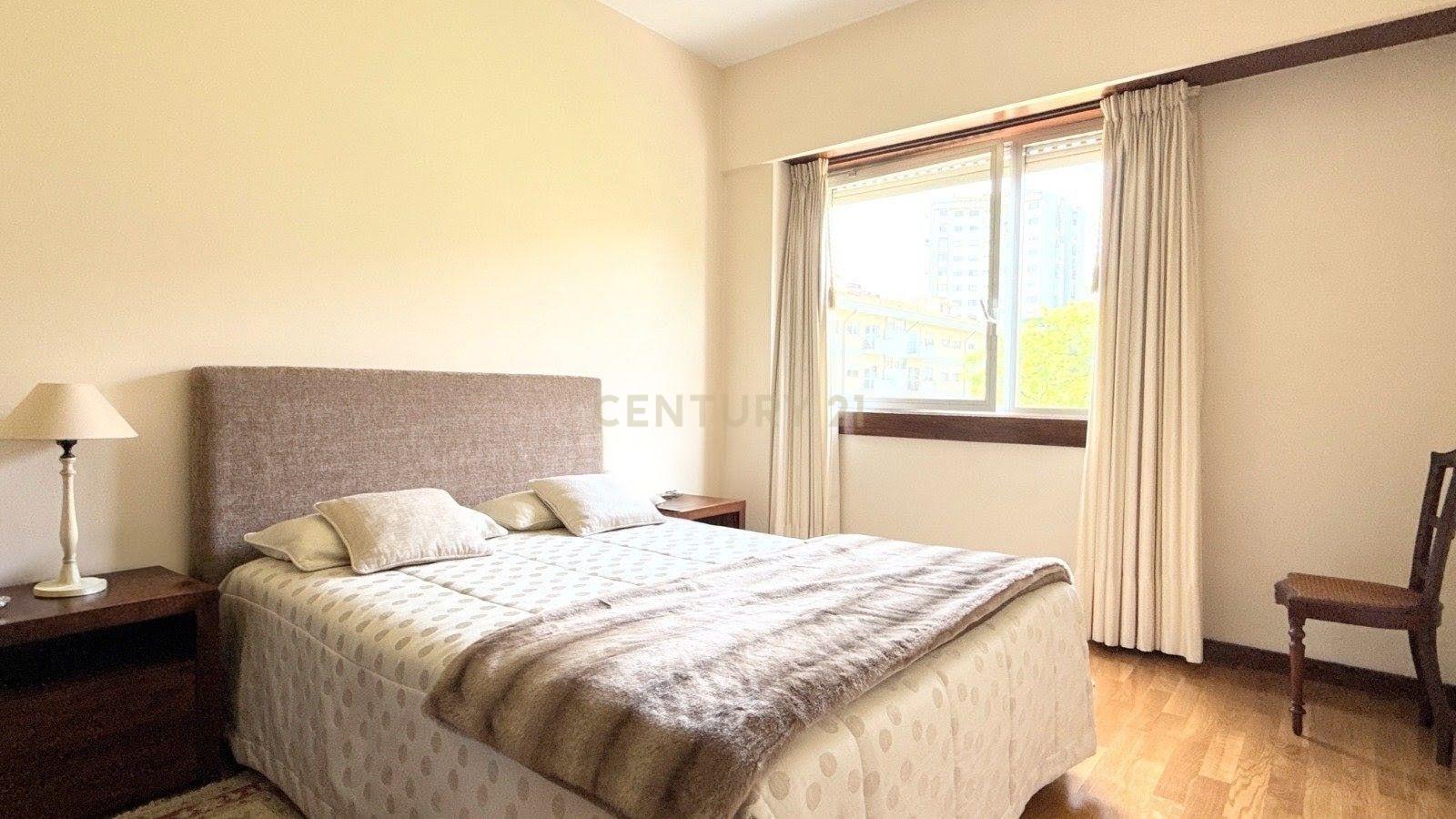 Fotografia 11 de Apartamento T4 com Vista Panorâmica em Lordelo do Ouro