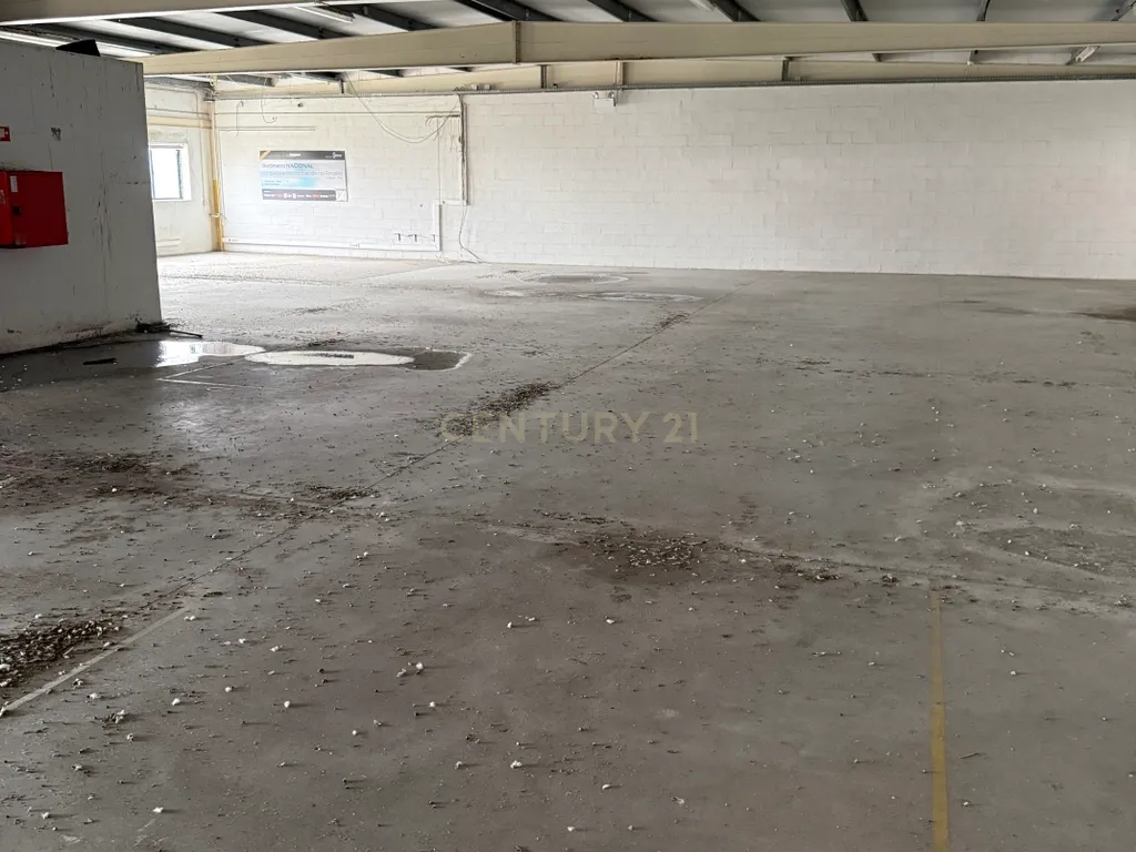 Armazém de 1.000 m² | 2 Pisos | Elevado Potencial de Rentabilidade - Image 24