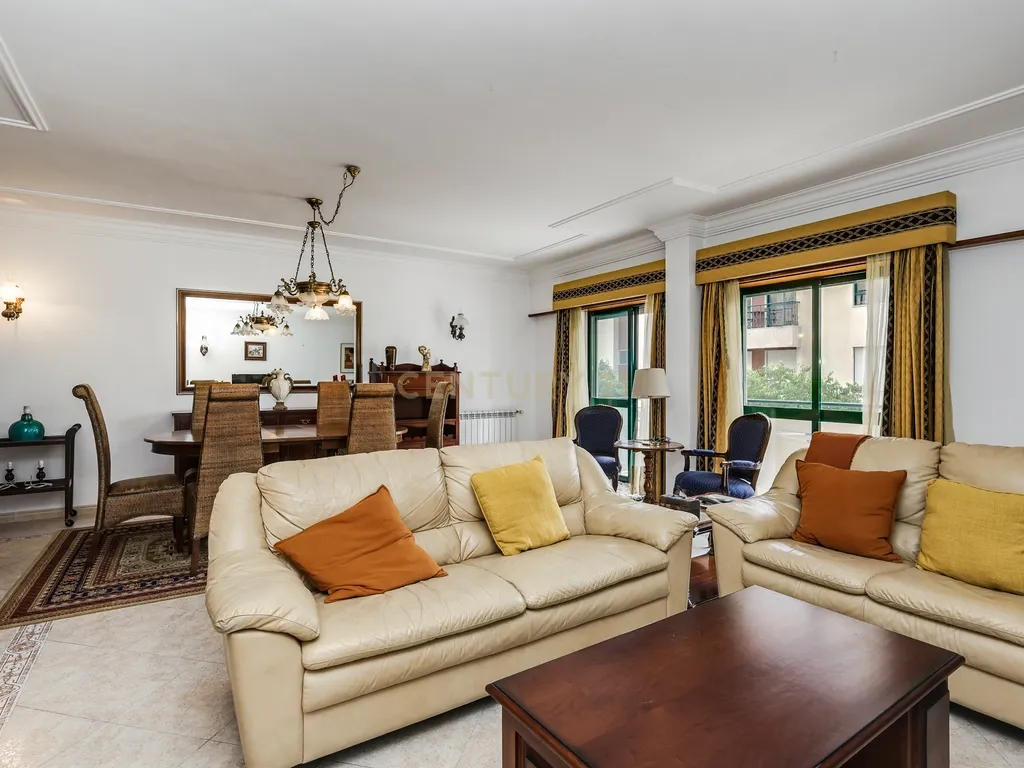 Apartamento T3 com box para arrendamento em Carnaxide - Image 2