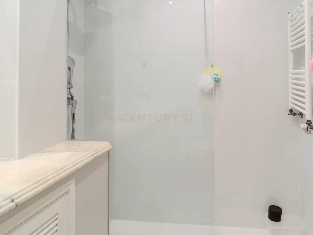 Luxuosa Moradia T3 em Gondomar com Vista Panorâmica e Piscina - Image 34