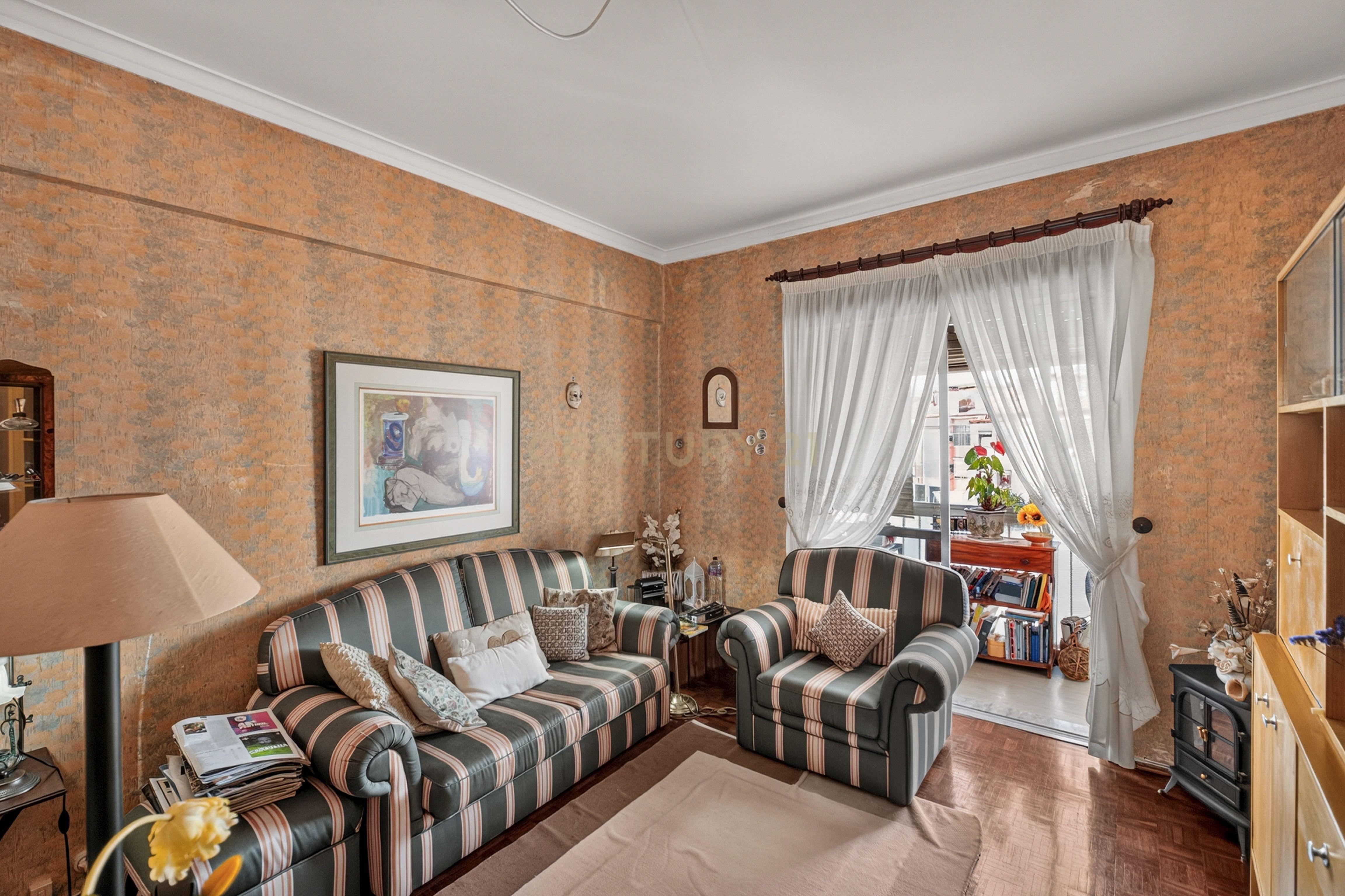 Fotografia 8 de Apartamento T2 com Duas Varandas e Excelente Localização