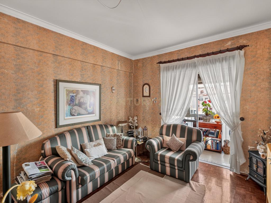 Apartamento T2 com Duas Varandas e Excelente Localização - Image 9
