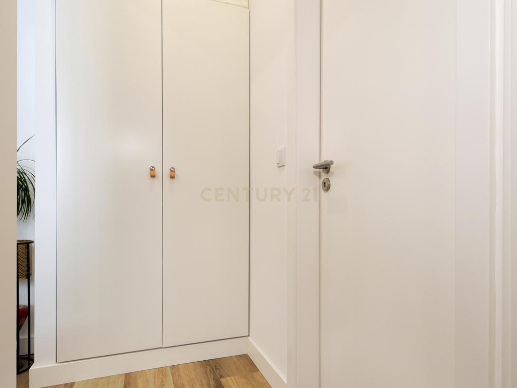 Apartamento T1 - totalmente remodelado - Elevador- S. António Caparica - Image 9