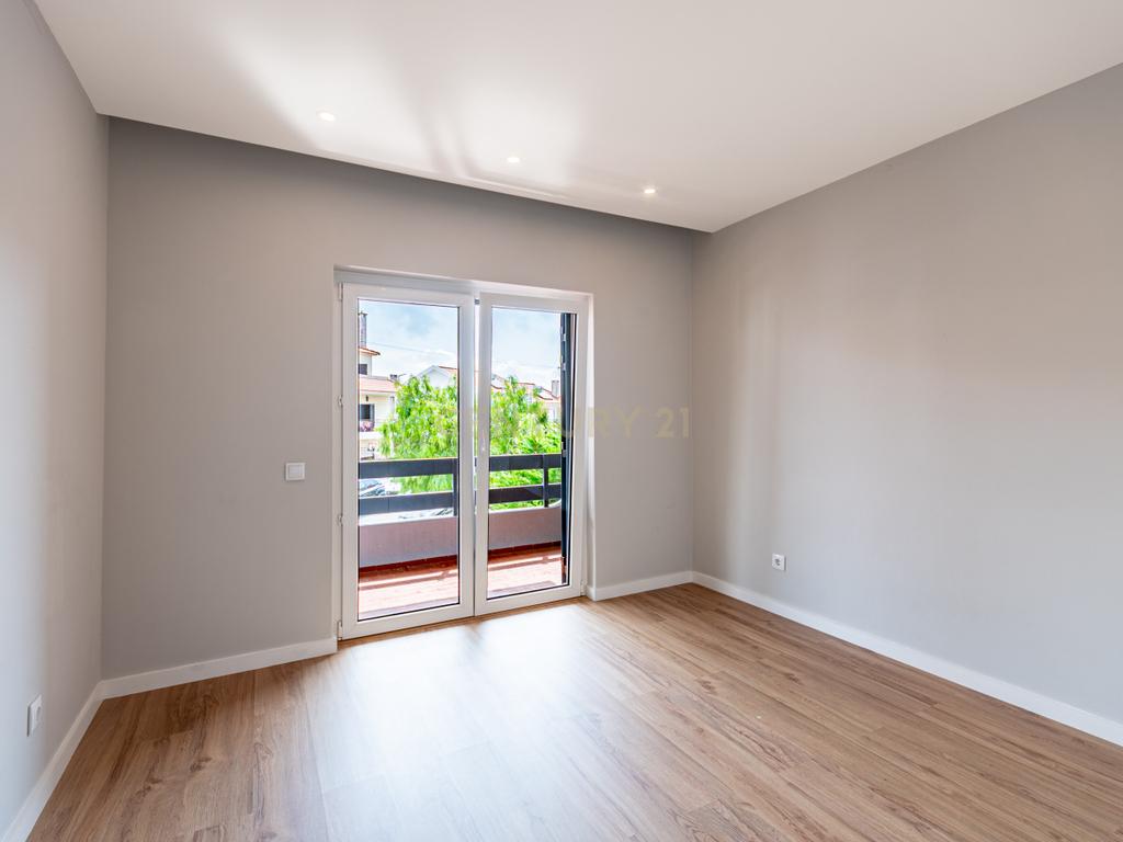 Moradia Unifamiliar T5 em Carcavelos  - Image 29