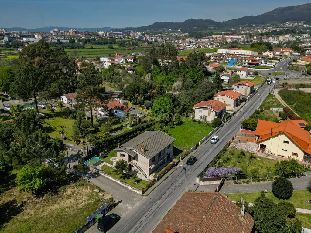 Moradia T3 + T2 em Amares com Jardim e Garagem - Image 46