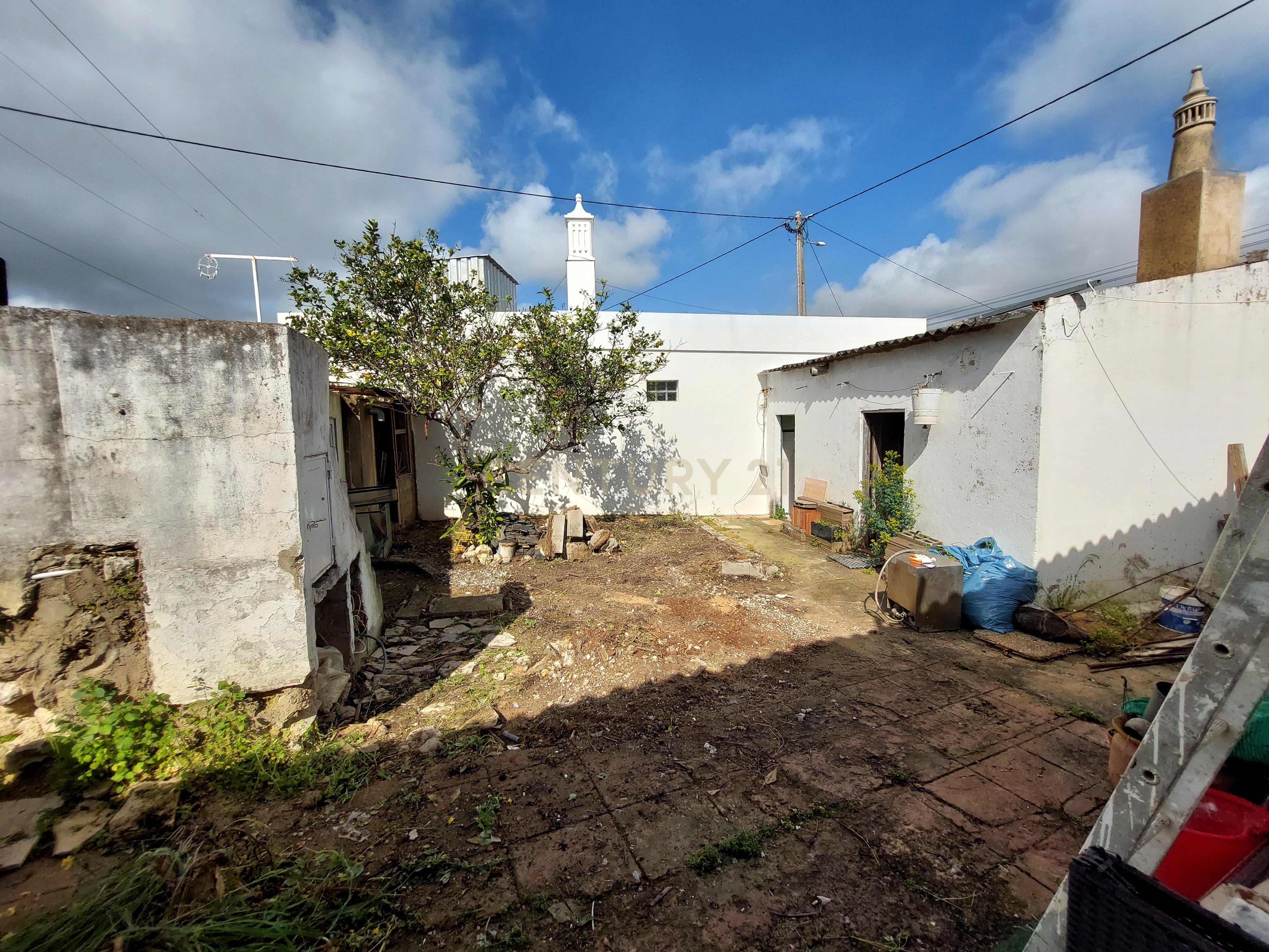 📍 LOULÉ | Moradia Térrea típica Algarvia para Recuperar - Image 7
