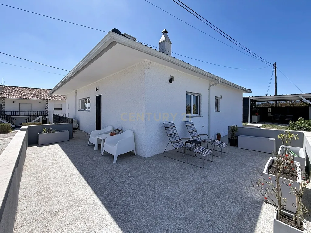 Moradia isolada com amplo terreno de 1.350 m², junto a Alcobaça - Image 4