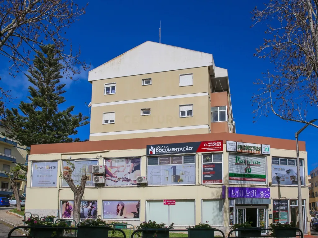 Prédio no Centro da Lourinhã - Image 3