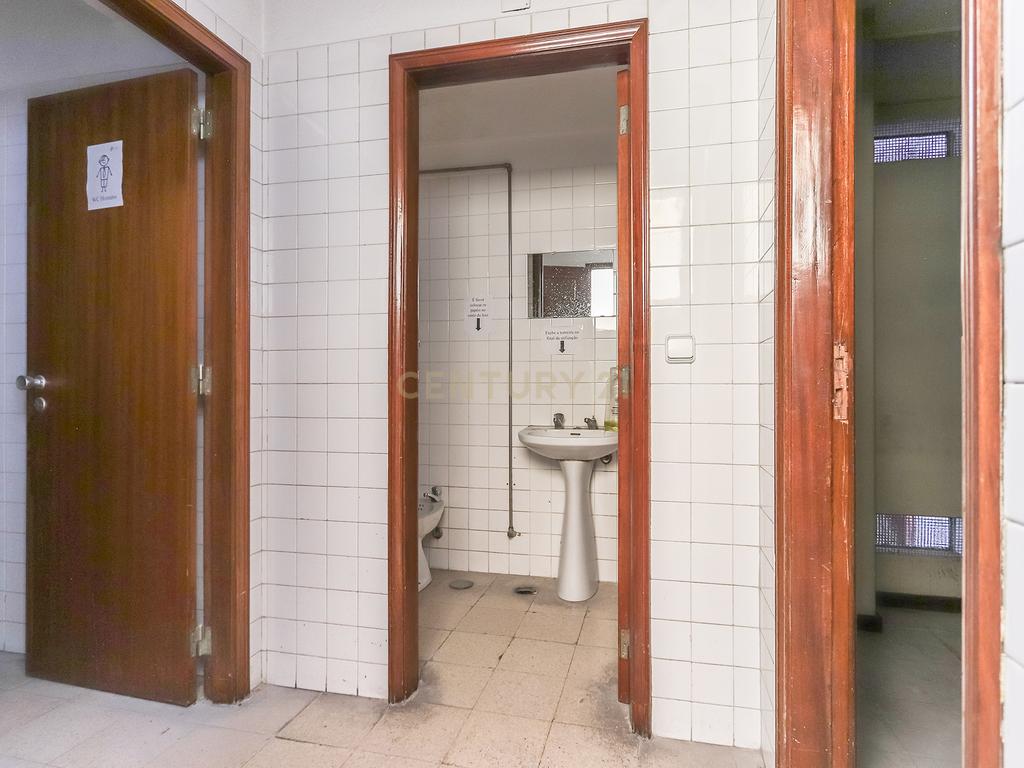 Serviços ou Habitação na Estefânia - Image 29