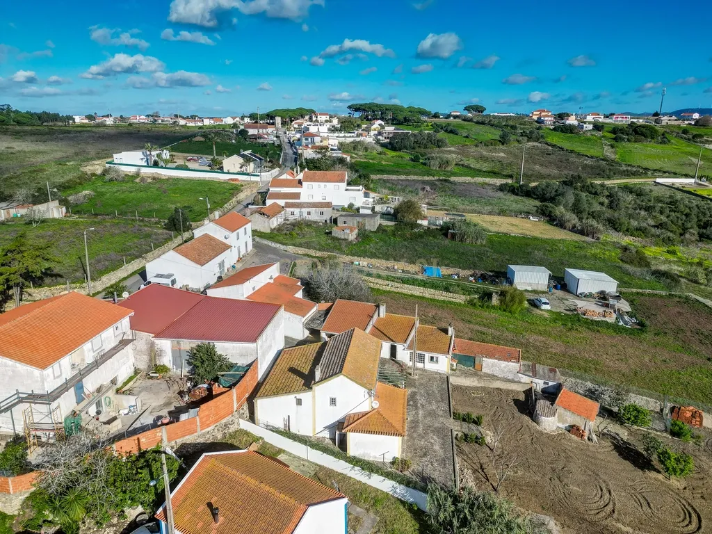 Moradia Isolada T3 com 2480m2 de terreno, poço e com anexos - Image 50